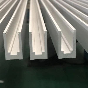 Extruze zasklívacího kanálu
